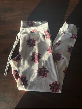 PINK Victoria’s Secret Pajama Pants Red Bow Print Size S